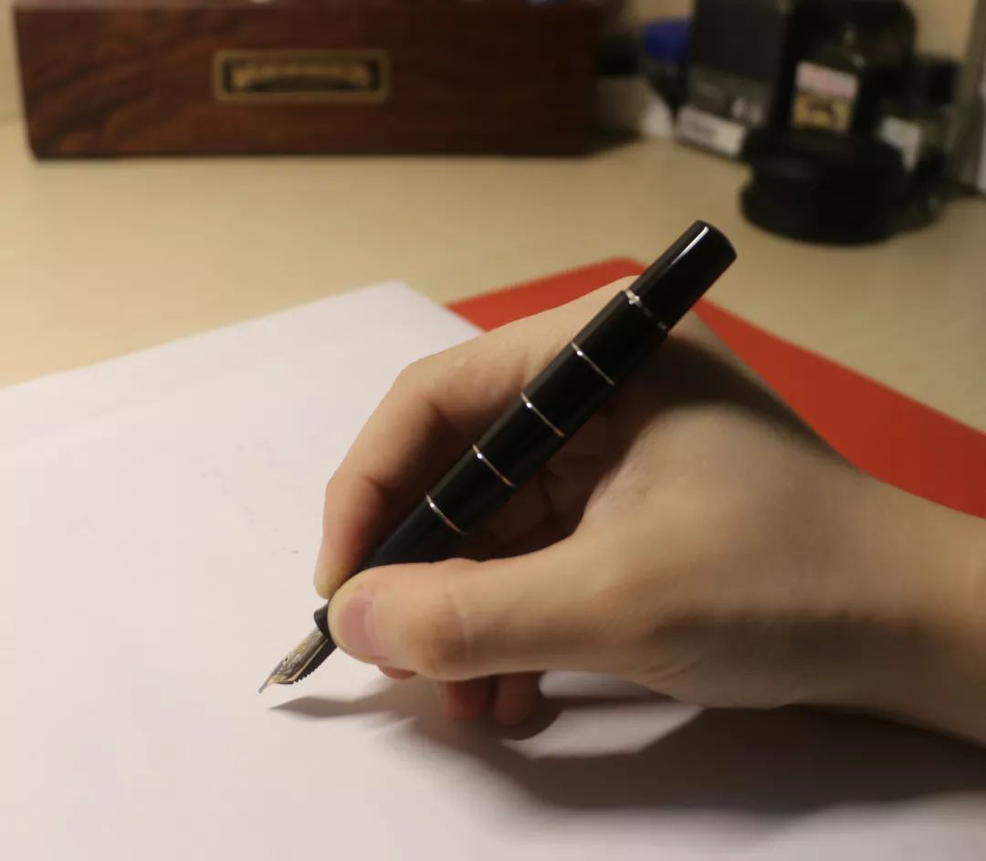 百利金最新笔款,百利金笔测评