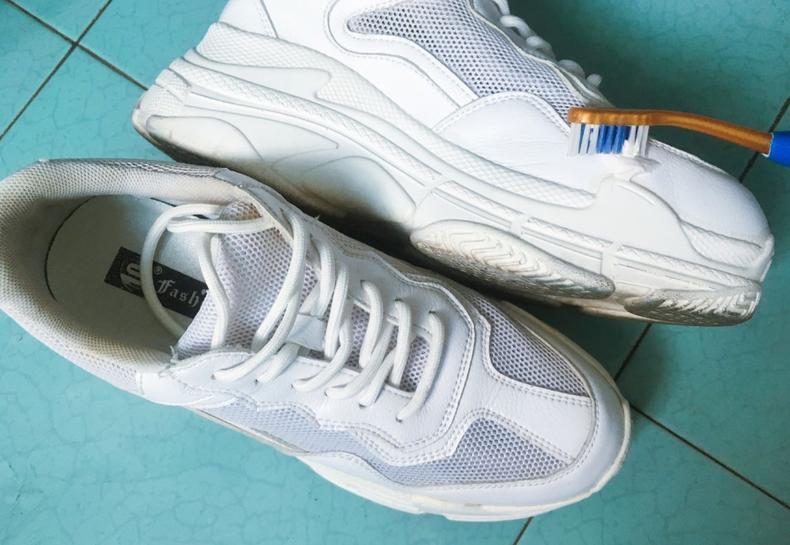 小白鞋发黄也别扔教你一招变新,小白鞋变黄了怎么变白教程