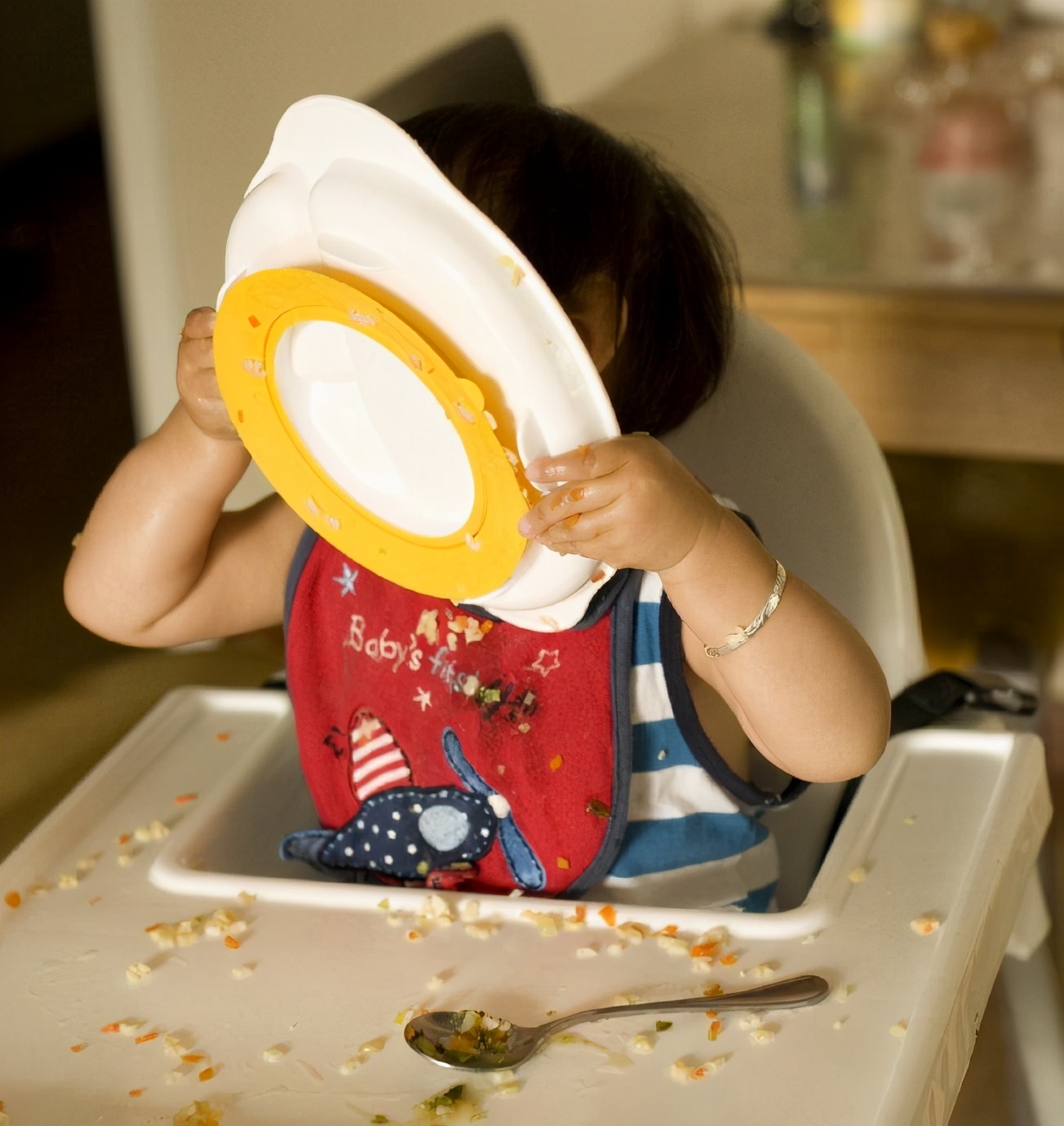 6个月宝宝不爱吃奶的妙招,怎样教育宝宝不吃饭喝奶