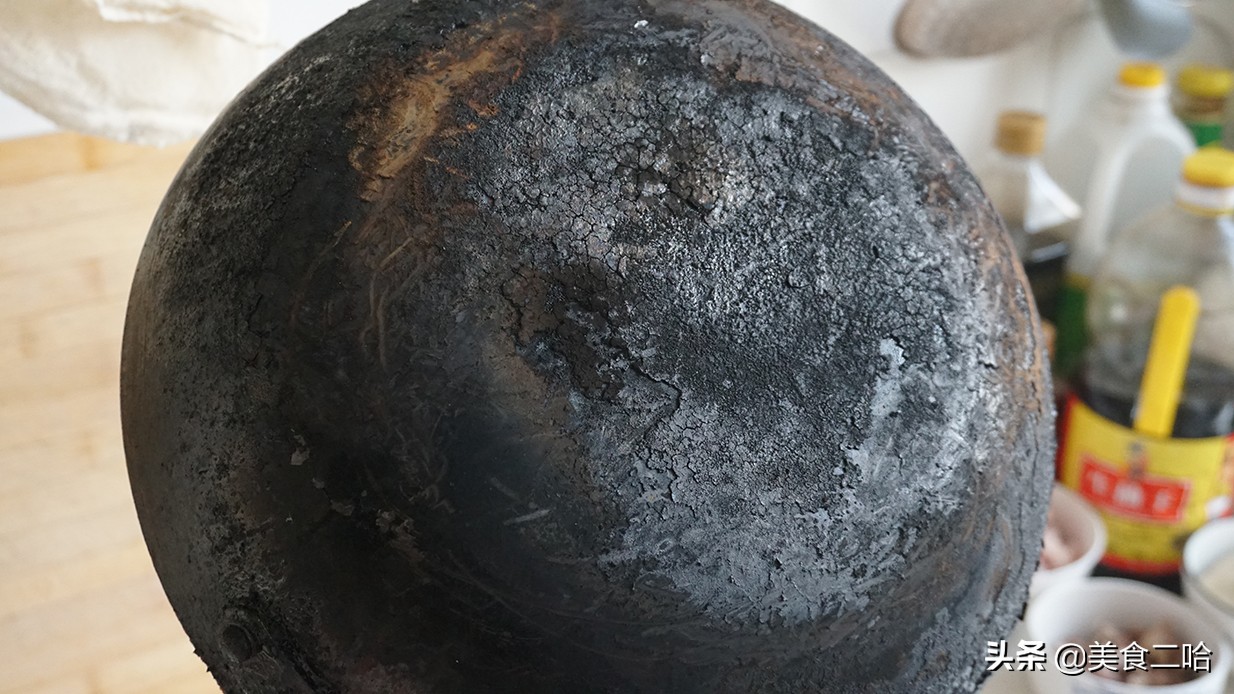 铁锅黑油垢怎么去除小窍门,铁锅清洗黑垢小妙招