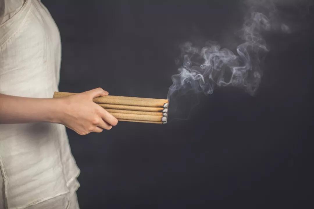 为什么要坚持做艾灸理疗,为什么要做艾灸肩颈呢