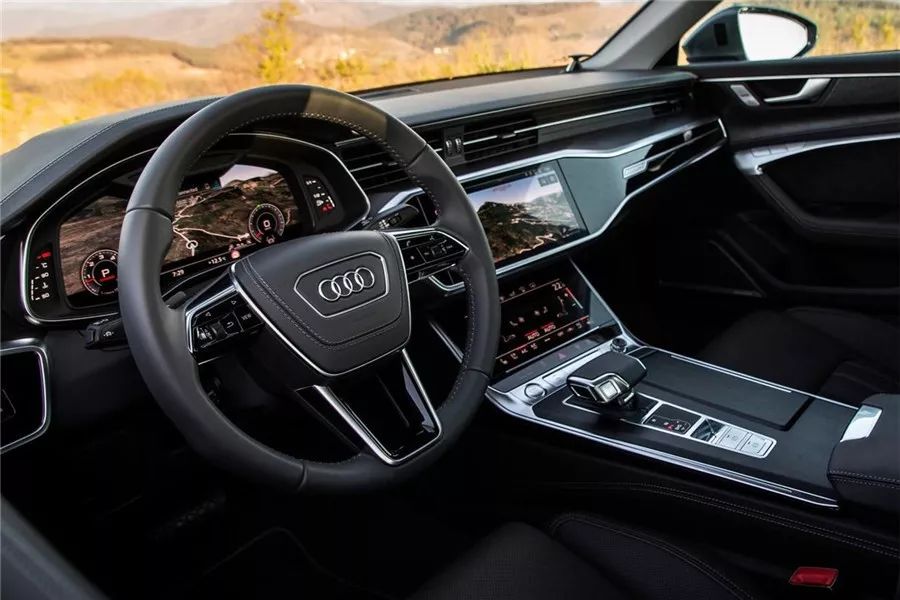 奥迪a6l45tfsi矩阵式大灯夜间效果,奥迪a6l新老款式对比