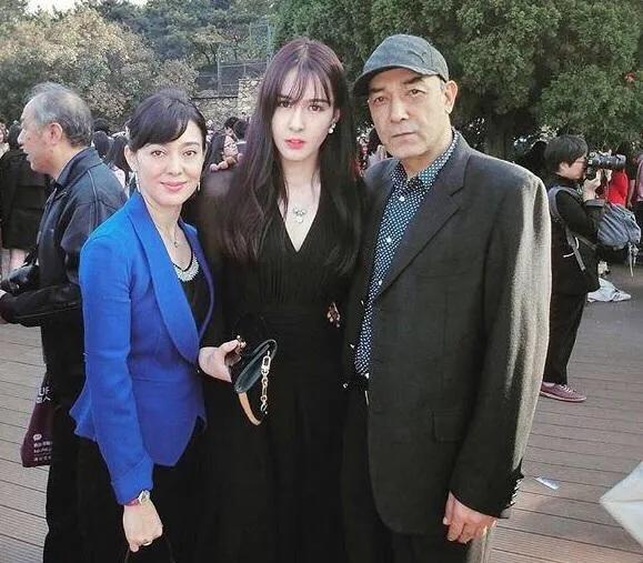 阿尔斯兰和阿迪娜是什么关系,阿尔斯兰母亲