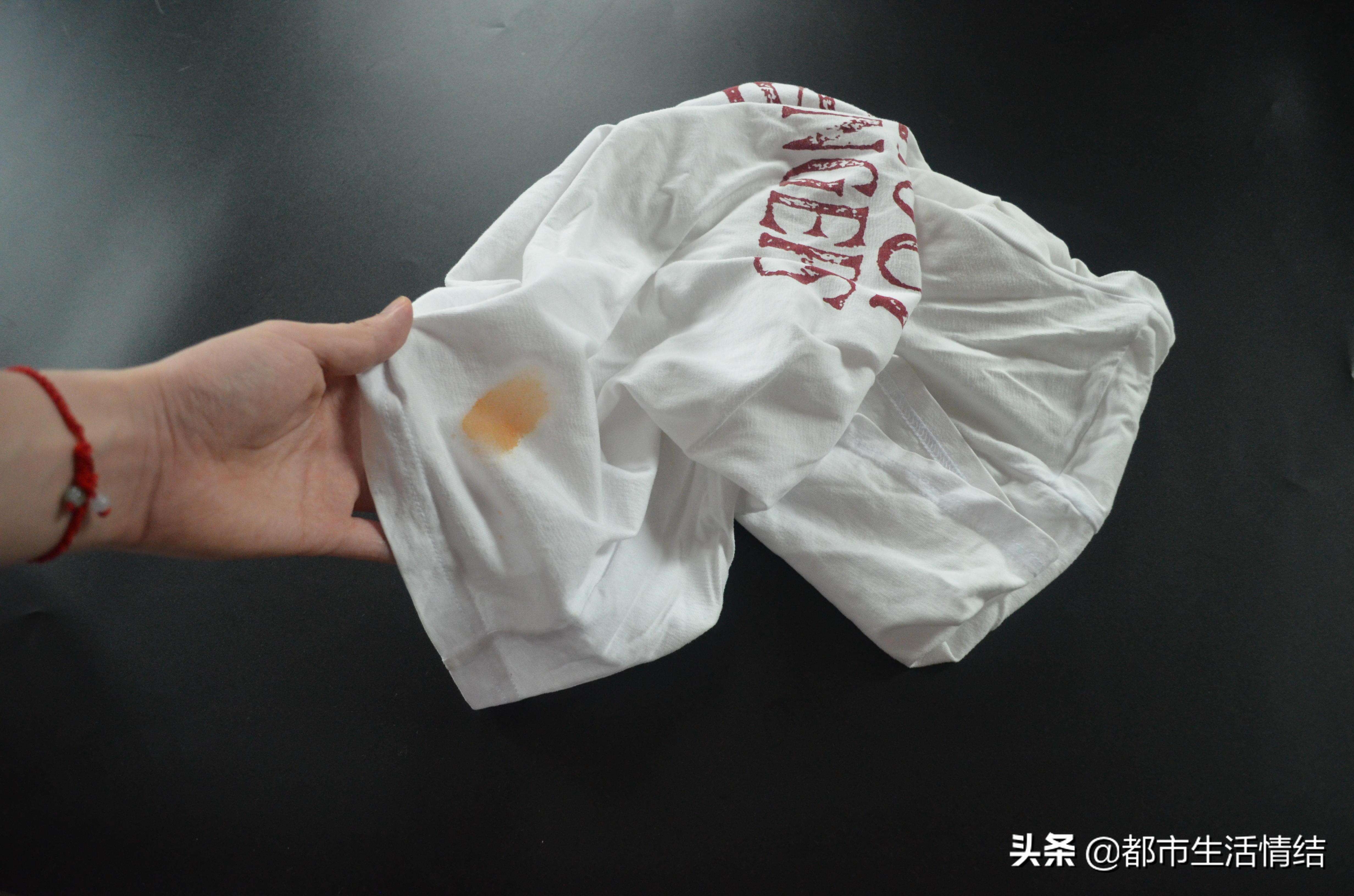 衣服染上碳素墨水怎么洗掉妙招,衣服染上西红柿汁怎样才能洗掉