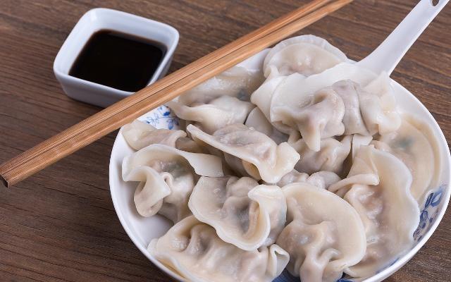 饺子店老板教你饺子馅配方,饺子店老板亲自教你擀饺子皮技巧