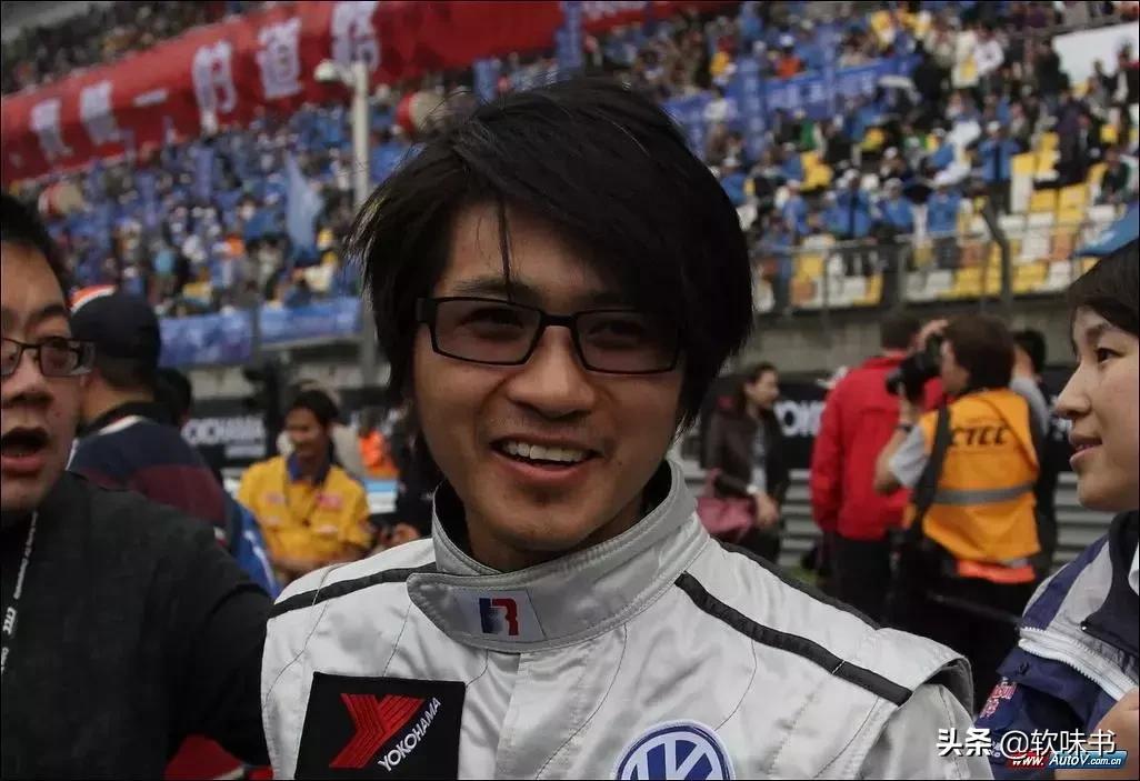 韩寒练习开赛车,韩寒什么时候开始玩赛车的