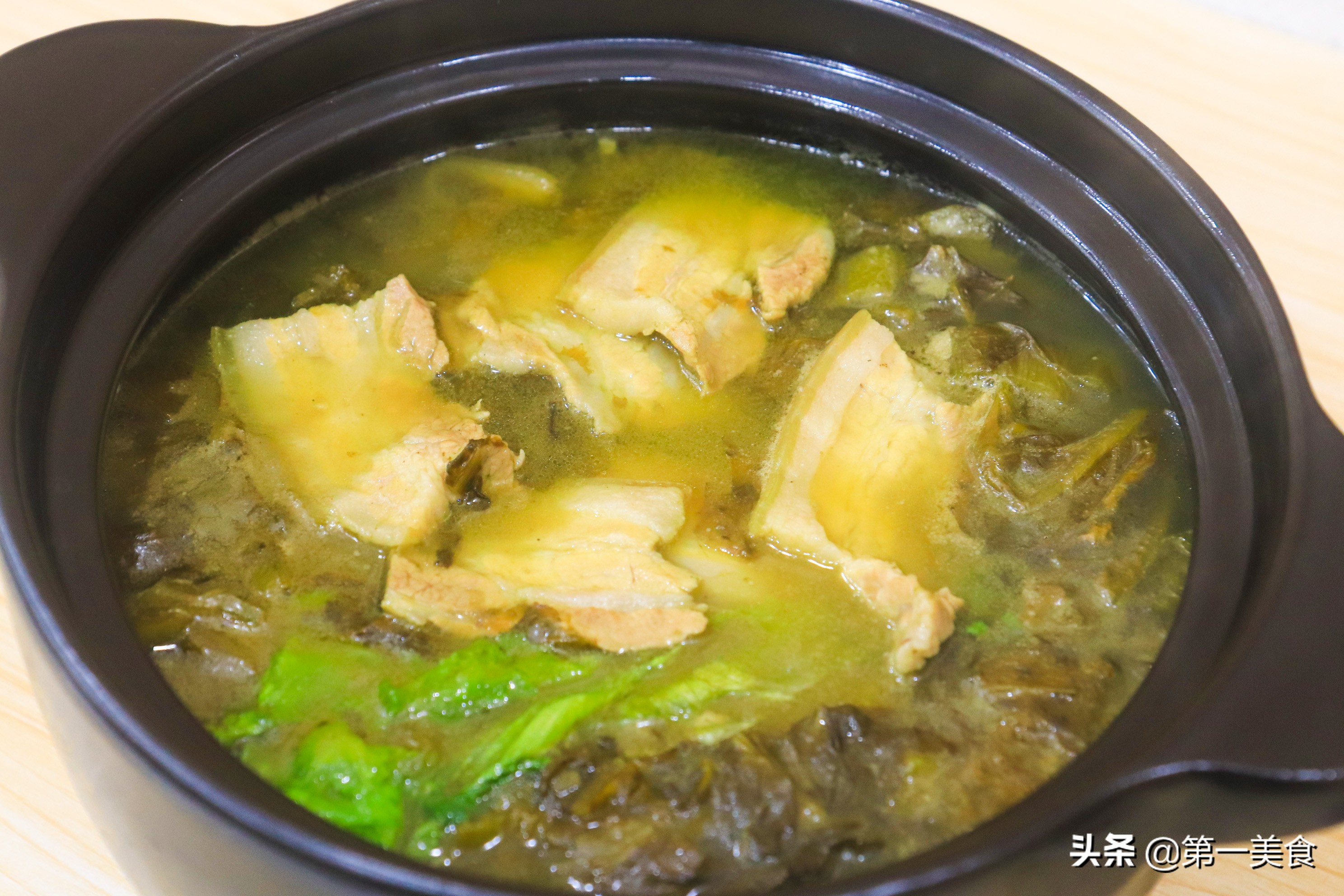 厨师做酸菜炖肉,大厨酸菜炖五花肉家常做法东北