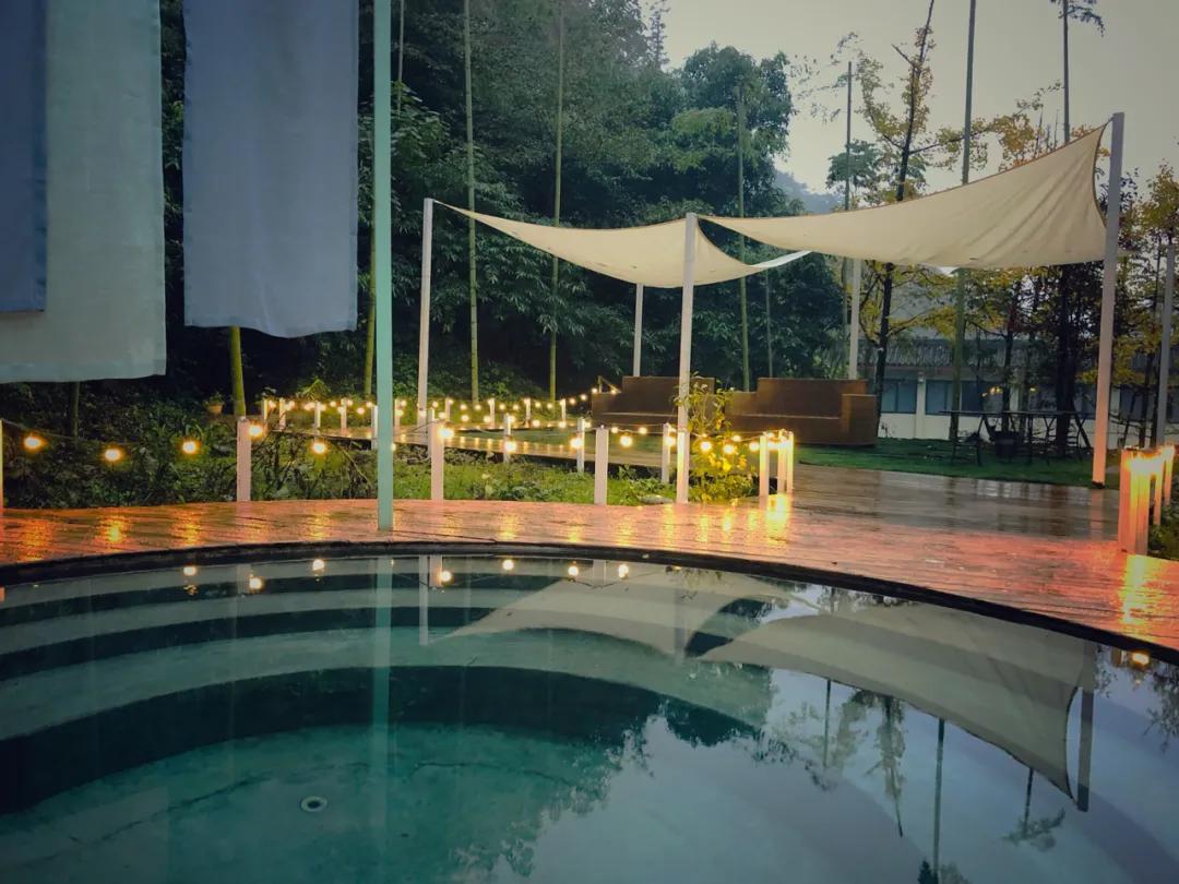 露天温泉小院精品,一房一厅庭院私家温泉