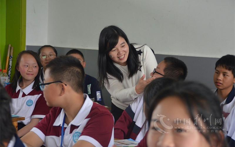 「大美利川人」王小平：不远千里，爱洒利川教育事业