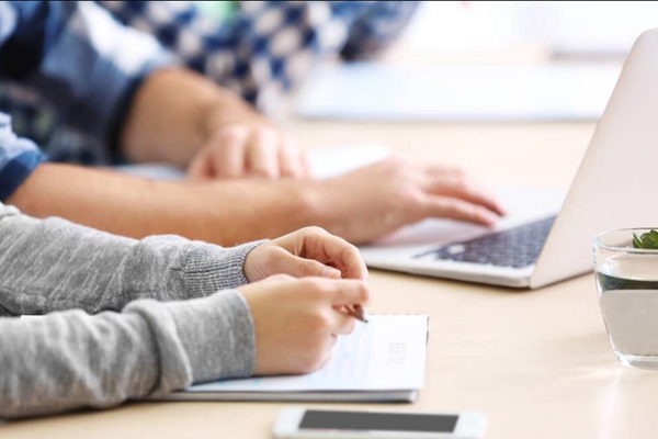 面试官的面试技巧和关注事项：记住观察、倾听、提问、判断4要点