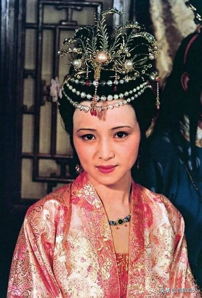 红楼梦秦可卿五大怪事,秦可卿生病时宝玉去看想到了什么