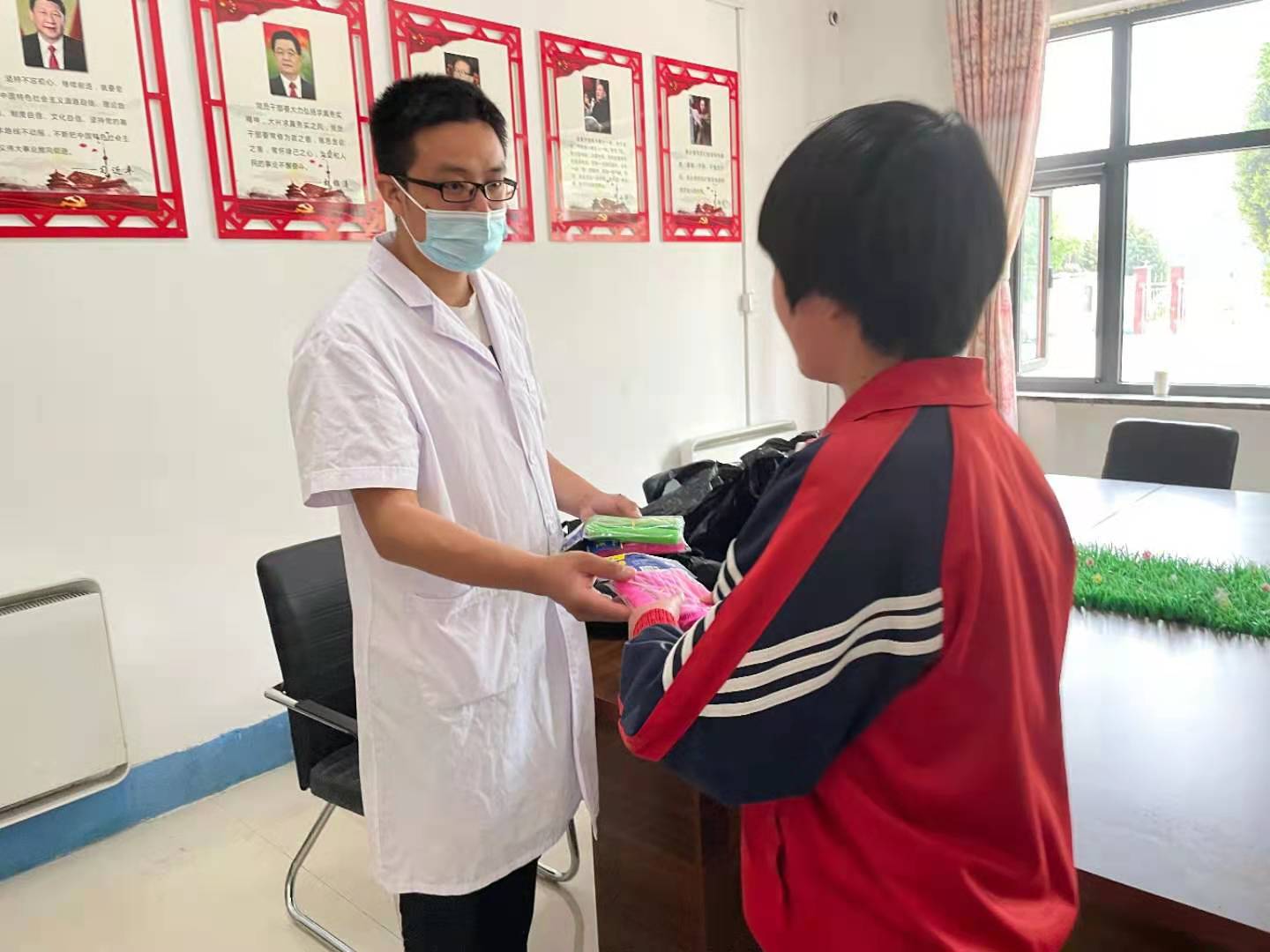 悦目眼科关爱青少年视力——走进新开博深希望小学