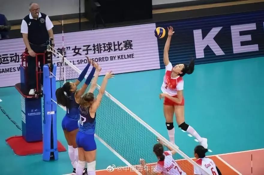 2003年天津女排与八一女排决赛,3比0轻取印度中国女排取得开门红