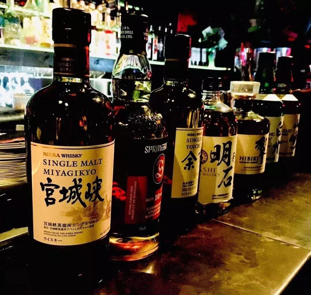 作为郑州酒吧界的引路人，不见不散承载着无数人的青春