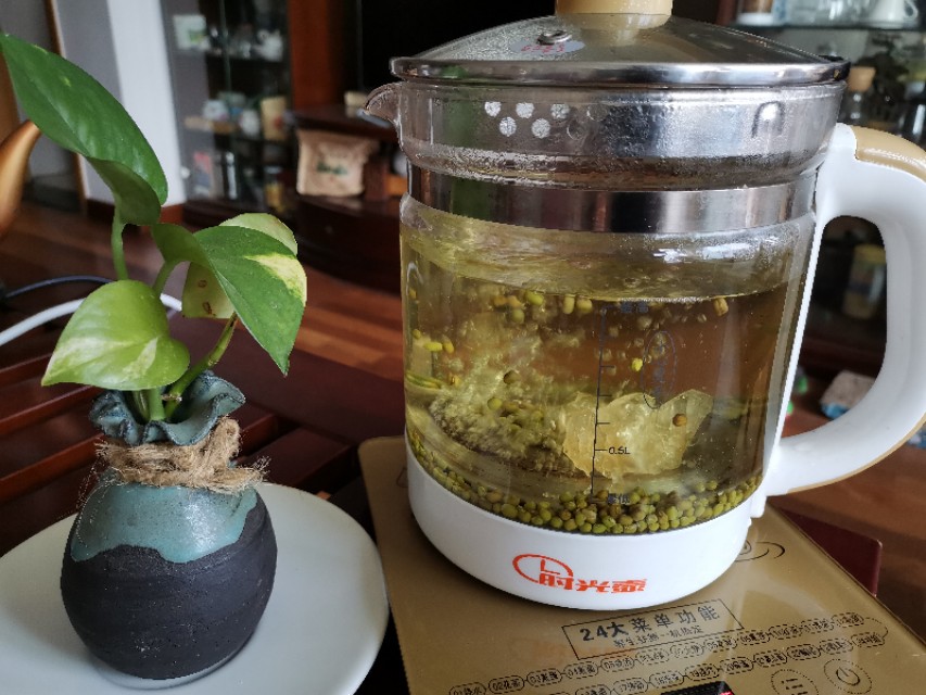 自制清凉解暑的汤喝,清凉解暑绿豆汤的做法抖音