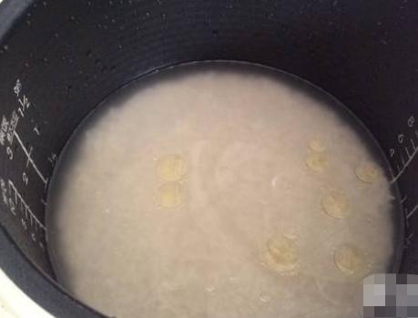 蒸米饭放盐和油有啥作用,蒸大米饭加热水还是凉水