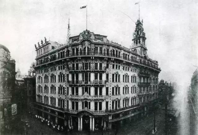 穿旗袍捉奸，86岁依然优雅，死后捐遗体，她才是中国最后一位贵族