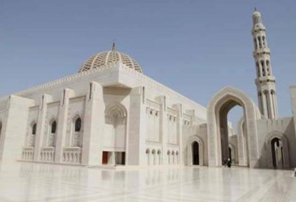 中东一国王留学归来，被父亲软禁六年逆袭，耗时20年变成富国