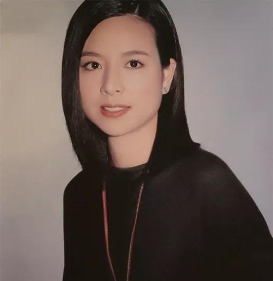 泰国女首富伍伦盼足球,泰国女足总经理伍伦盼写真