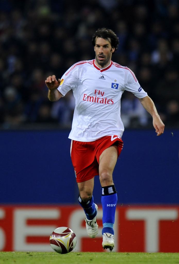 他是荷甲、英超、西甲的最佳射手，欧冠进球效率超梅罗的禁区之王