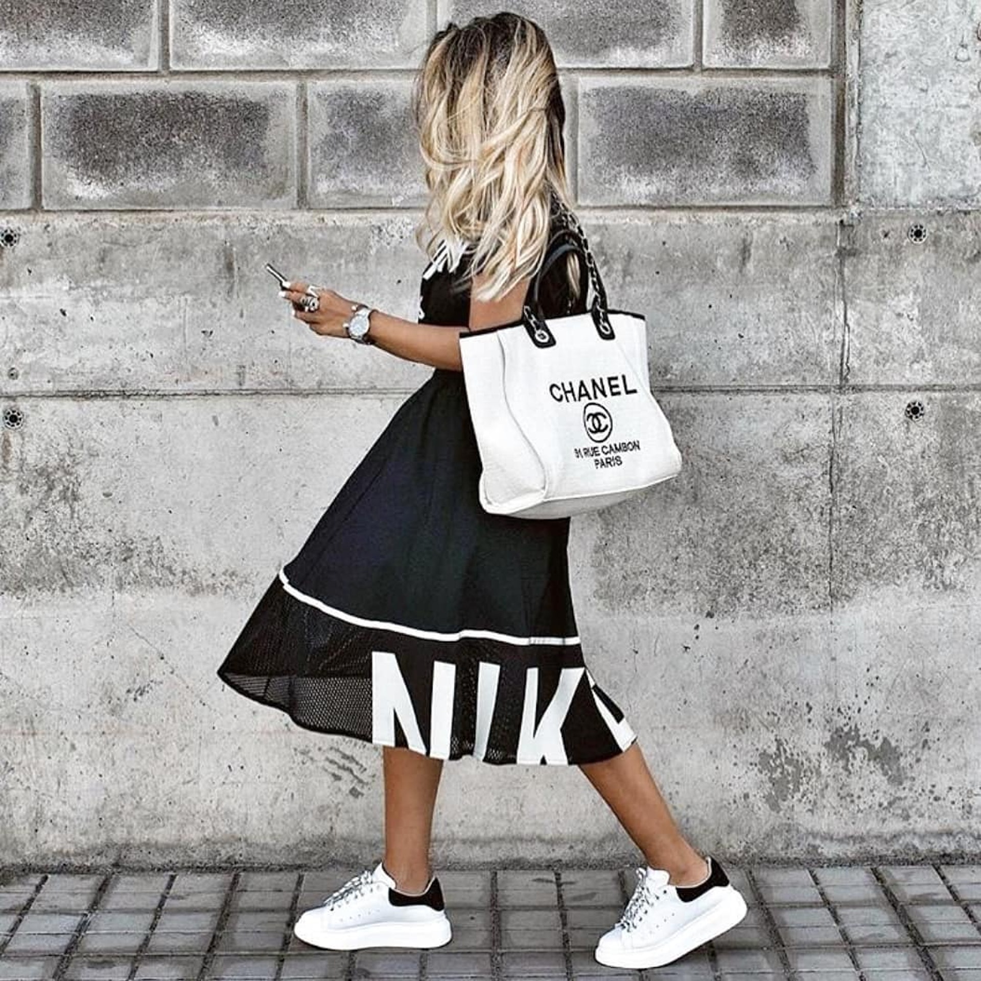 阿sa蔡卓妍高腰半身裙,蔡卓妍机场同款鞋子