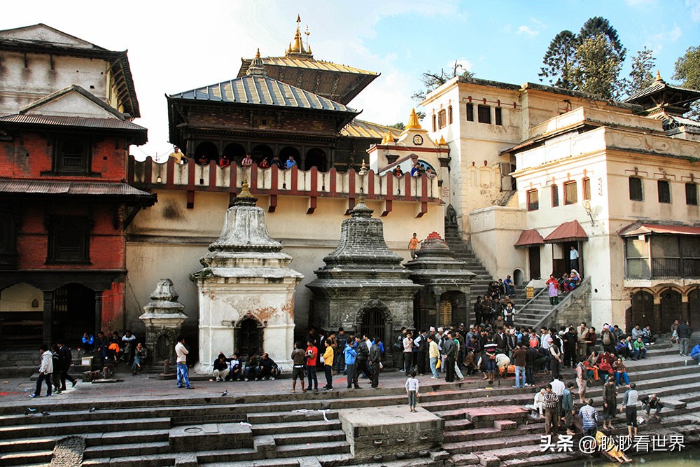 尼泊尔恒河上的烧尸庙,夜游尼泊尔烧尸庙