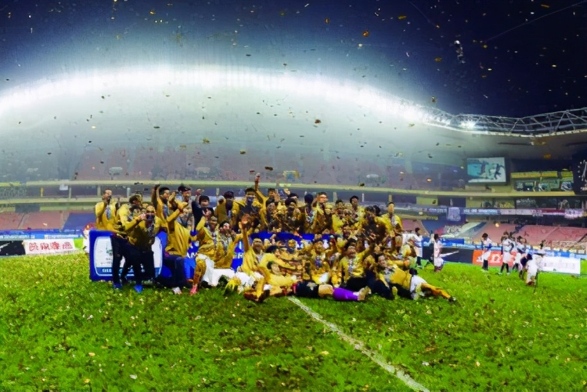 姹熻嫃涓秴鍘嗗彶,姹熻嫃瓒崇悆闃熸矇娴彶