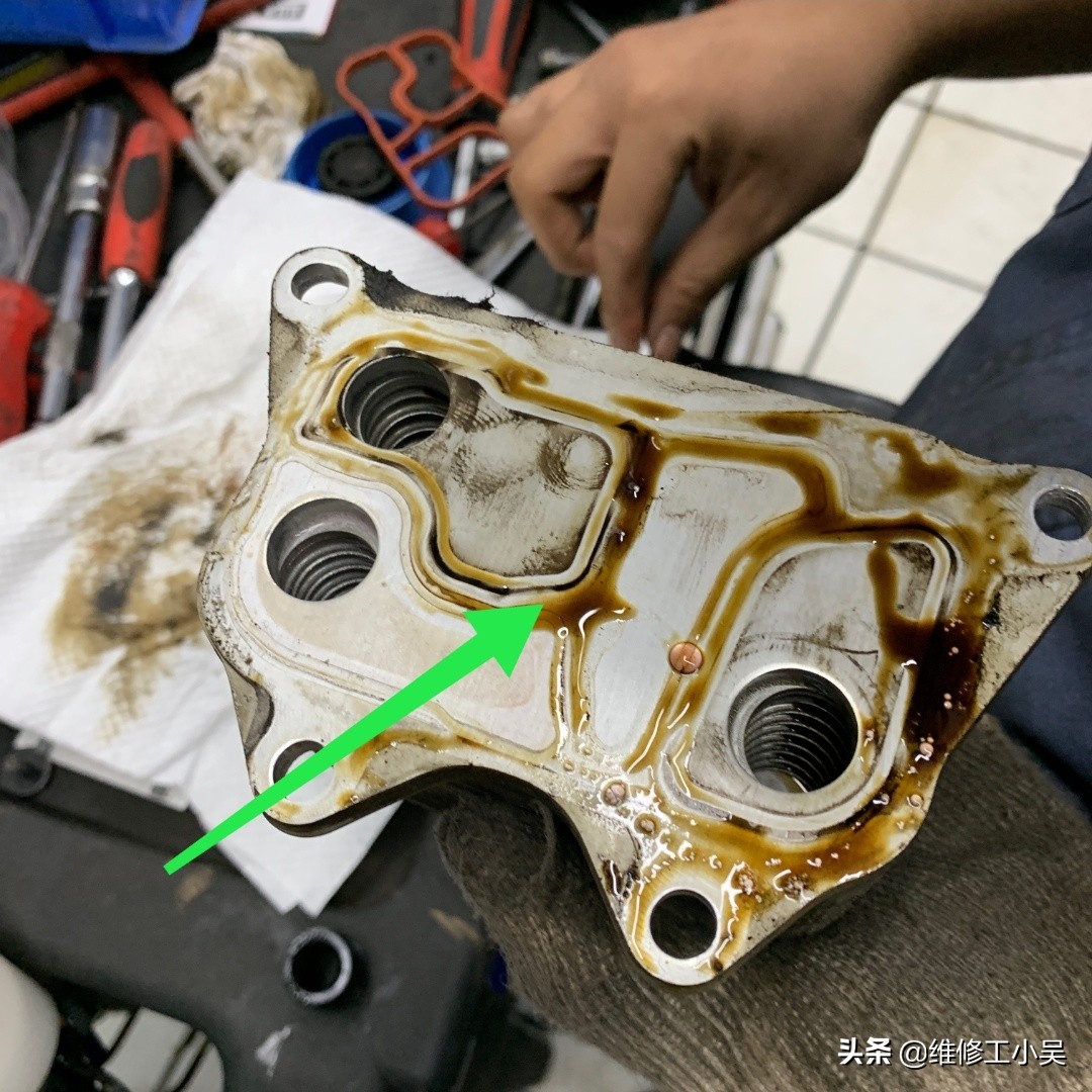 奥迪机油一直没换可以吗,奥迪提示机油不足可以直接加么