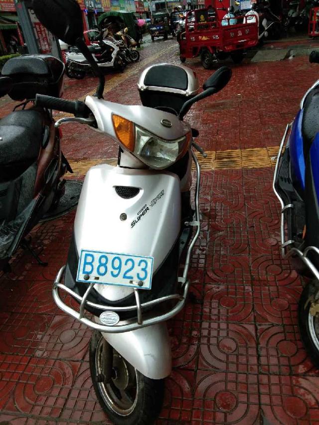 电动车在骑行时转不动方向,电动车骑行过程中突然不走了