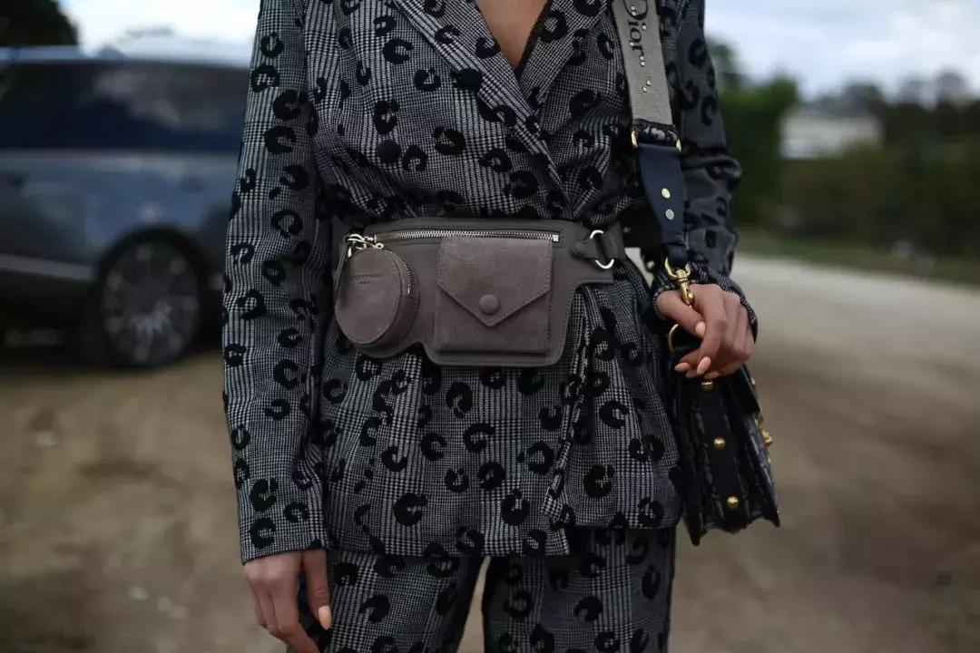 男士时尚腰包最新款,潮流时尚多功能腰包