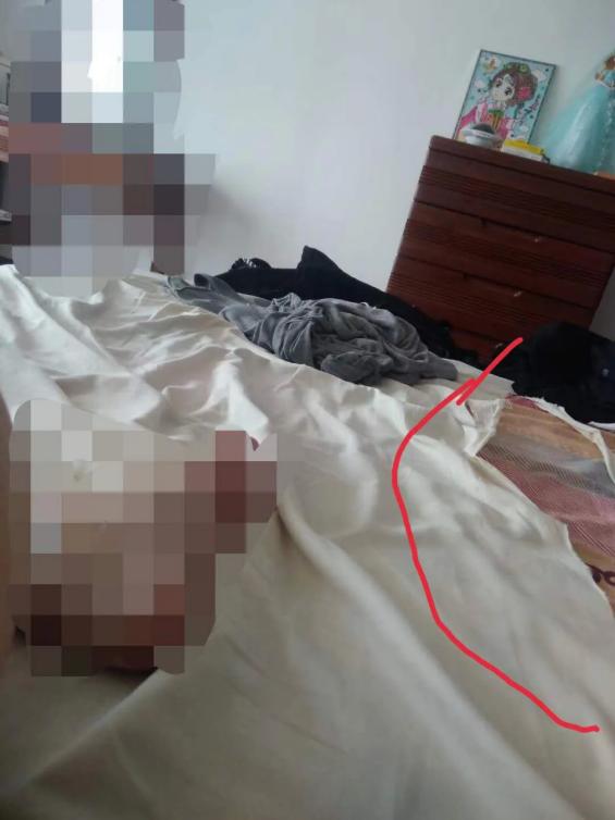 鲍毓明虐待14岁养女这三年：高管总裁的背后，是女儿无数次的哭喊