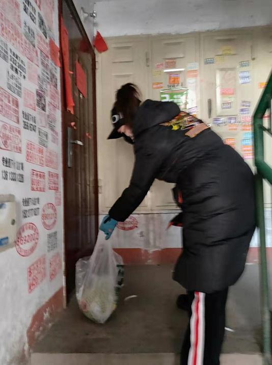 疫情无情人有情爱心企业助战疫,疫情无情人有情脱贫户捐款助战疫