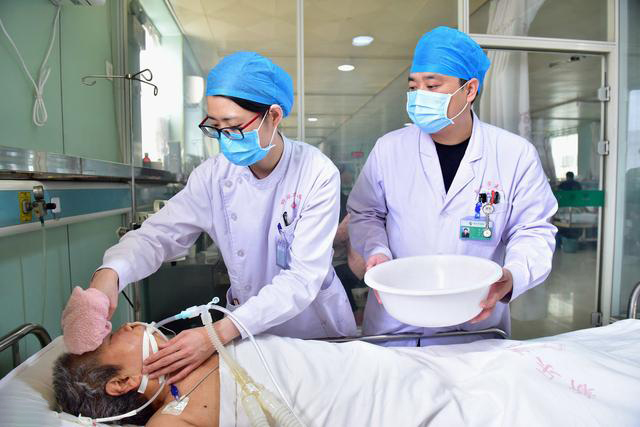 食管癌病人输液过程发热怎么处理,食管癌术后出现低热