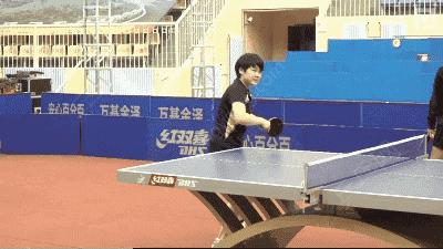 教你几招打高球又稳又狠,发平高球慢动作教学