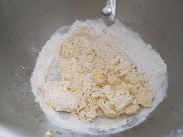 面粉清水做手擀面？难怪黏连不劲道，再加一勺“它”，超弹超劲道