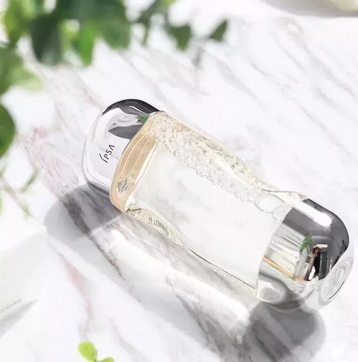 用精华水还是爽肤水好,用精华水好还是爽肤水好
