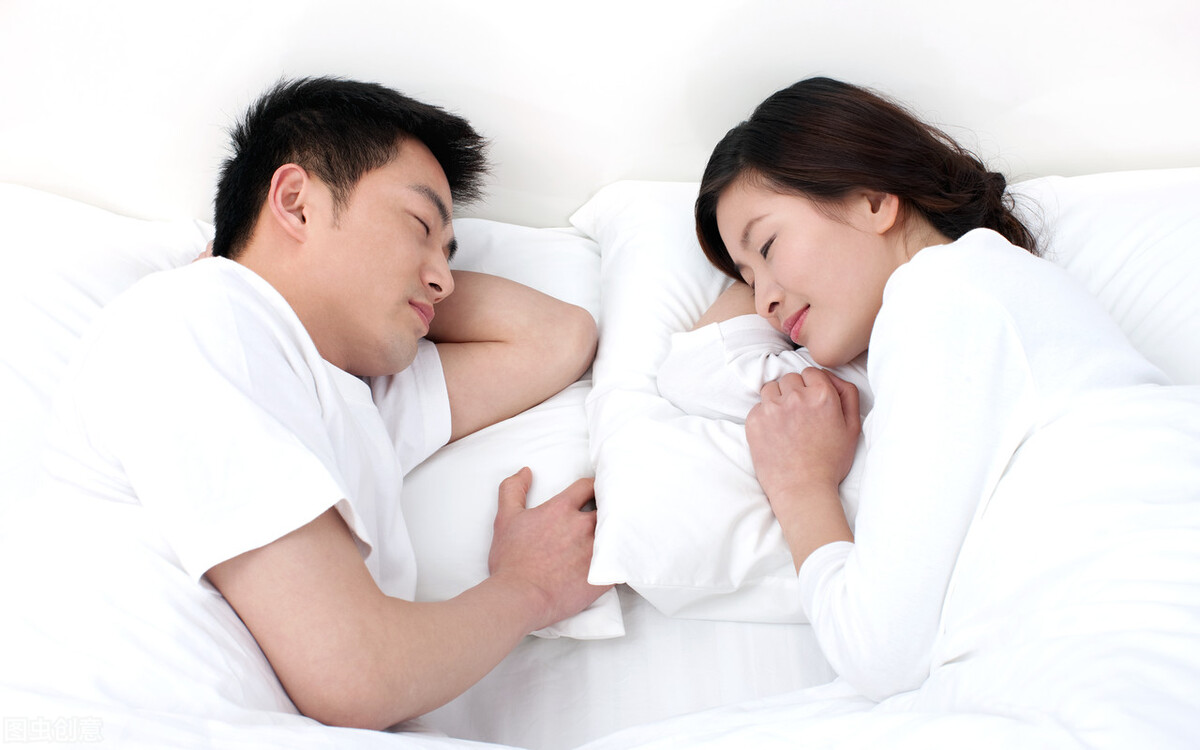 男子腹部痒,男子腹痛难忍夹出8条活虫