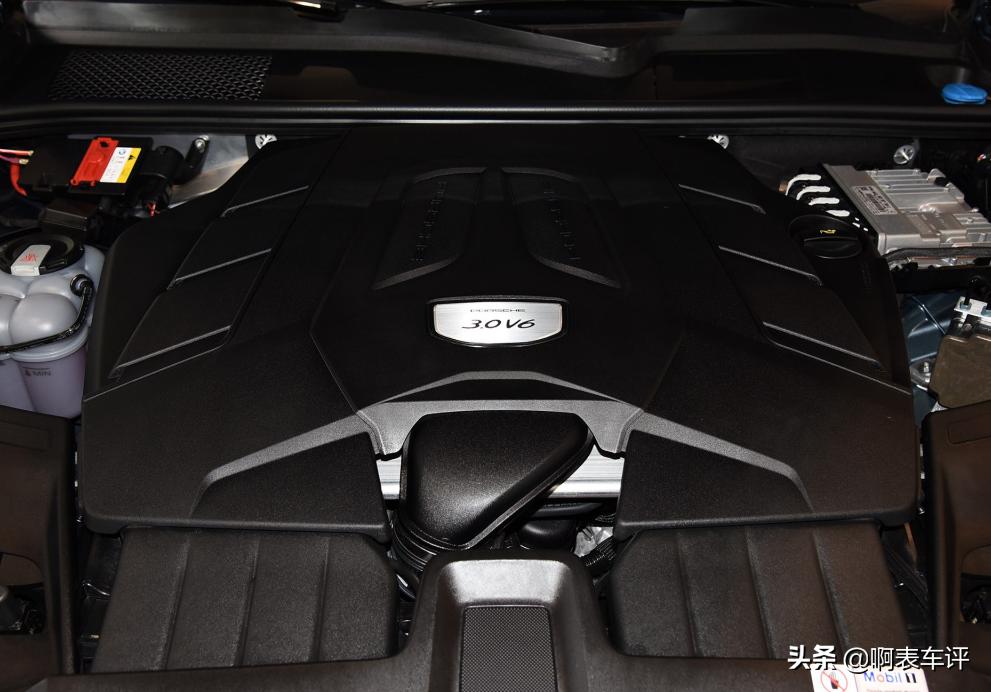 想买豪华SUV？保时捷Cayenne也不错，配3.0T+V6引擎，还带四驱