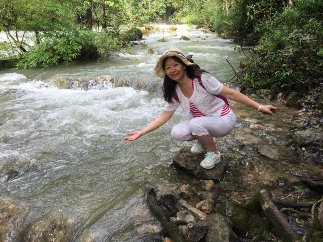 大妈旅游姿势大全,中国大妈一道靓丽的风景线