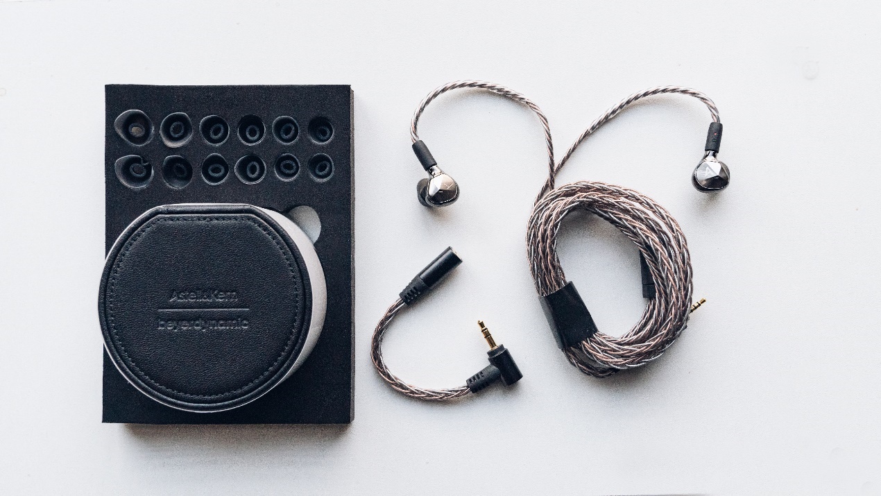 声学艺术品，AstellKernAKT9iE特斯拉动圈耳机听音谈