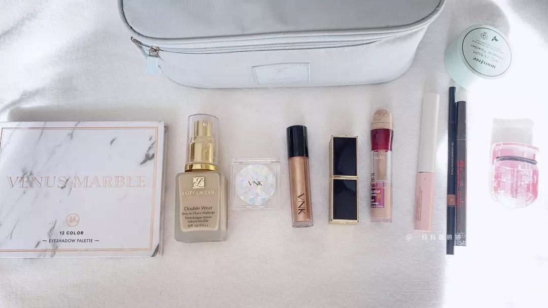 来看看闺蜜的化妆包,姐妹们的化妆包