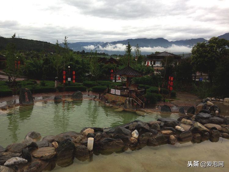 云南十大最美温泉，不但美食众多，美女也如云，带你泡遍全云南！