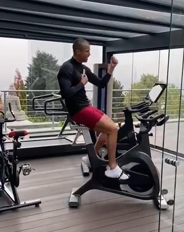 c罗确诊新冠后首次露面,c罗疫情隔离期