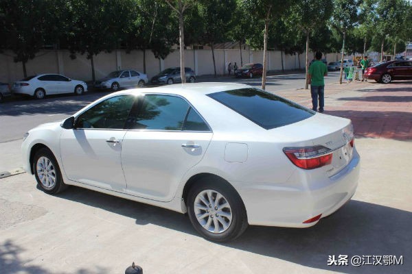 汽车贴纸起气泡,汽车贴纸有泡泡怎么解决
