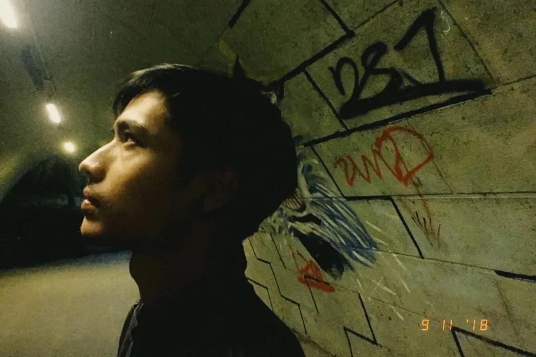 土豪用泥土建房子,supreme做的房子