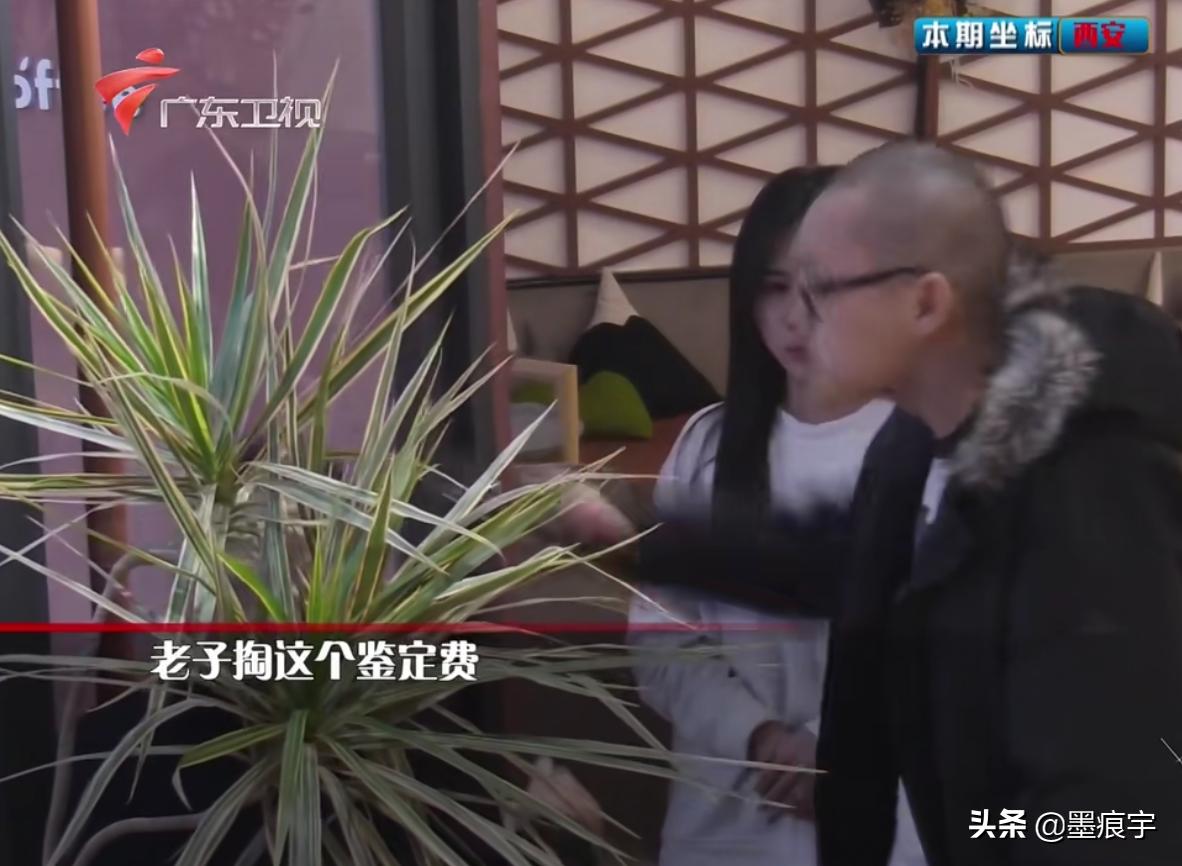 男子拿假钻戒求婚,男子自称月入百万却拿假钻戒求婚