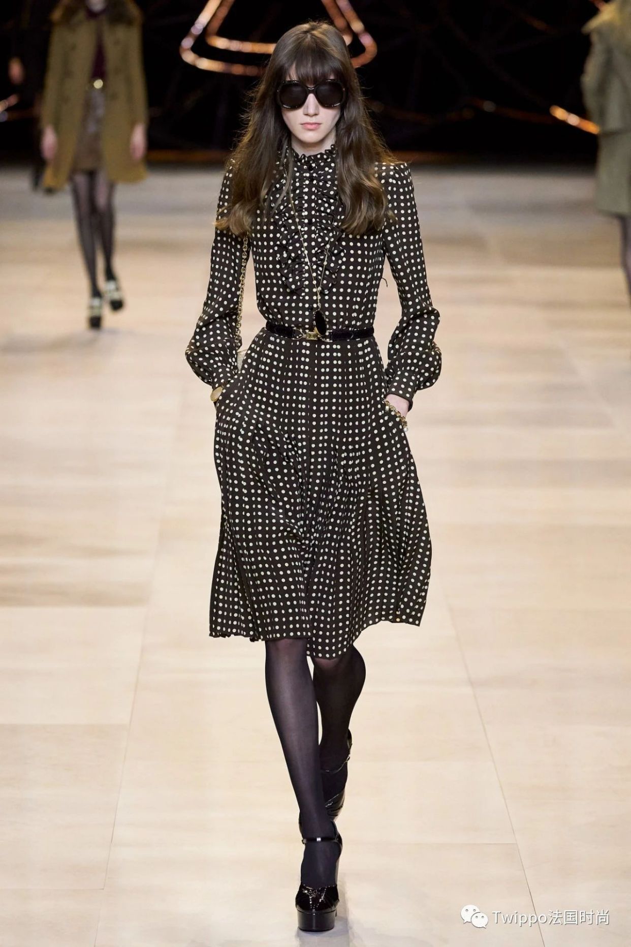 2020秋冬巴黎时装周givenchy秀场 (jacquemus 2020巴黎时装周秀场)