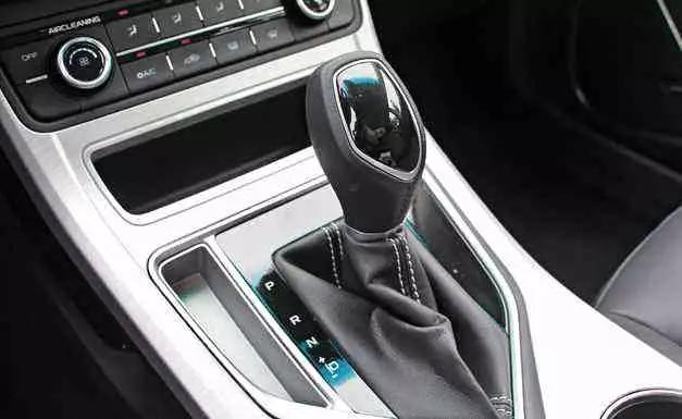 吉利新远景外观发展史,最新款吉利新远景内饰图片大全