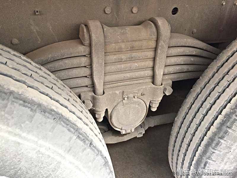 驾驶座带安全气囊！庆铃厂实拍原装进口右舵版VC468x4载货车