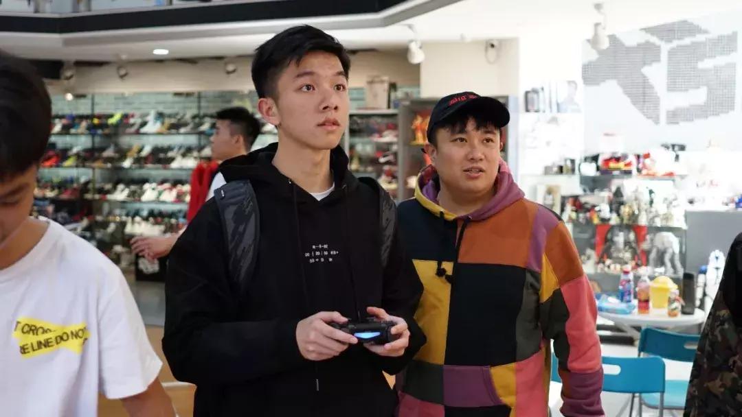 光有钱还不够？这些球鞋的奇葩发售方式！